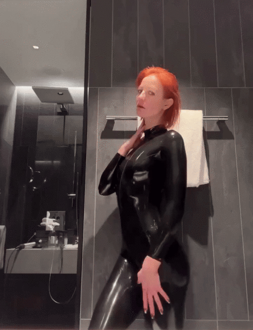 LLT-Latexgirl-9g02f69987b4dacbbb.gif